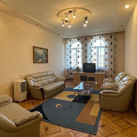 Красивая Квартира В Центре, С Бесплатной Парковкой Yerevan Exterior photo